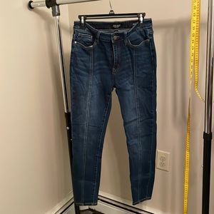 Judy blue front seam non-distressed. Size 9 skinny fit
